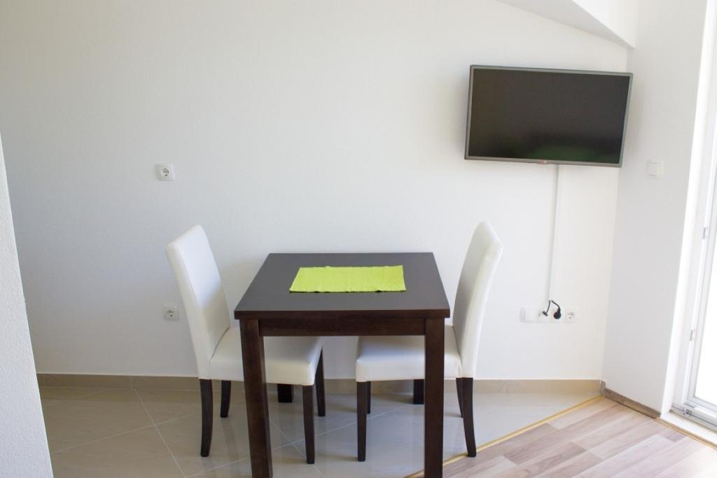 Apartments Kala Janjina Bilik gambar