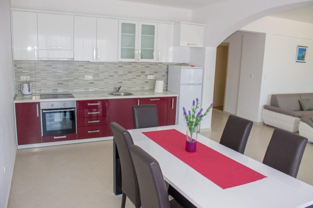 Apartments Kala Janjina Bilik gambar
